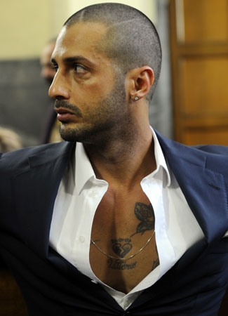 Fabrizio Corona arrivato nell'aula del tribunale di Milano per assistere